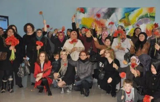 Silivrili Kadınlar Şiddete Karşı Dans Etti