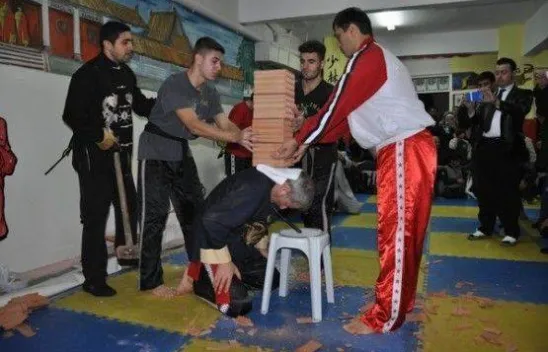 Demiral'dan Kareteci Gençlere Tam Destek