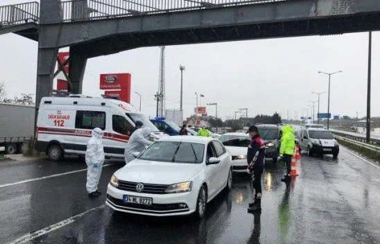 Ekipler giriş ve çıkışlarda tek tek araçları denetledi