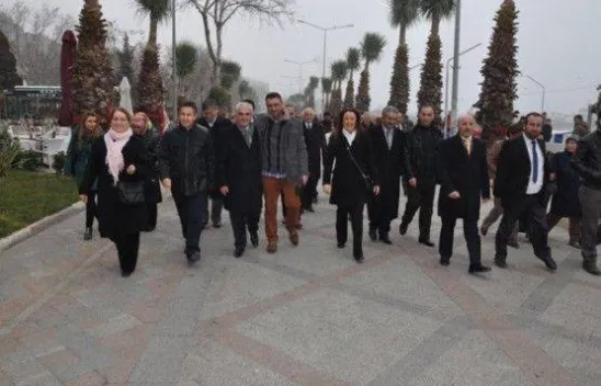 Ak Parti'den Tam Kadro Kandil Tebriği