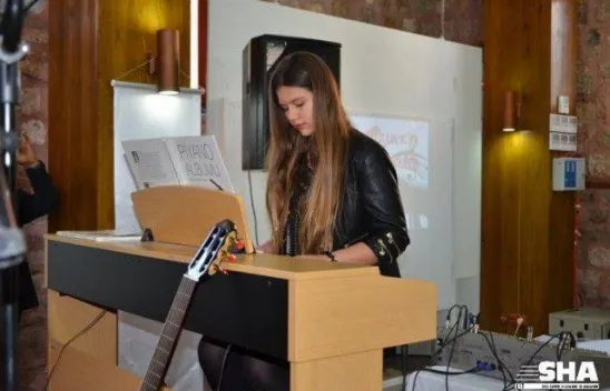 Alkışlar Minik parmaklara