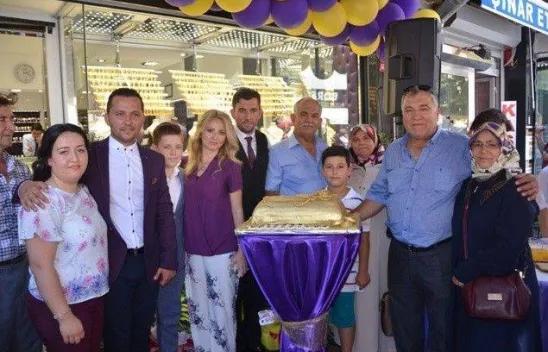 Altın almak için sıraya girdiler