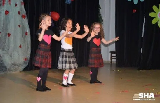 Anaokulu öğrencileri hünerlerini sergiledi.