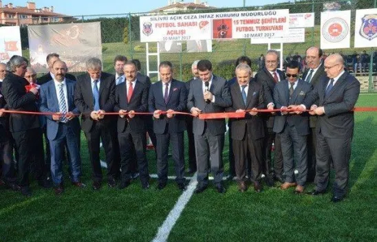 Cezaevinde Futbol Sahası ve Kütüphane Açıldı