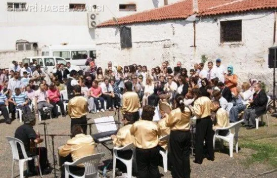 İSÖM, 'Hayatın Renkleri'ni Sergiledi