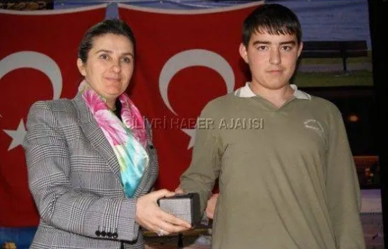 İmam Hatipliler'den Karakaş'a Teşekkür Plaketi