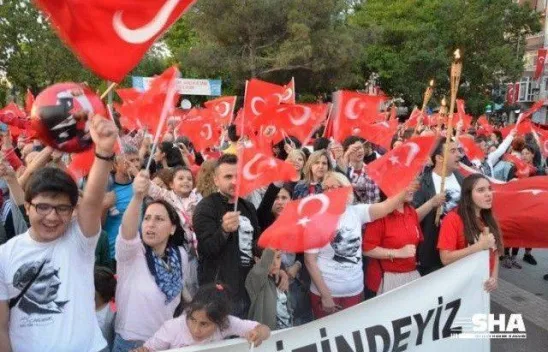 19 Mayıs coşkusu Fener alayı ile devam ediyor