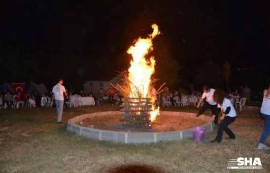 İzciler kamp ateşini yaktı