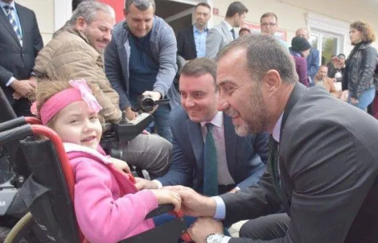 Engelli Bireylere Akülü ve Tekerlekli Sandalye Desteği