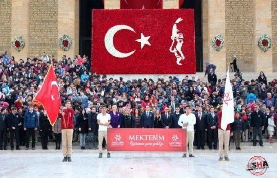 Mektebim, 2000 öğrencisiyle Ata'nın huzurunda