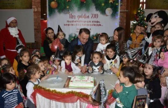Miniklere Erken Yeni Yılı Kutlaması