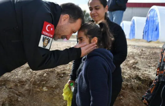 Başkan Yılmaz Hatay'da çadır köyleri ziyaret etti