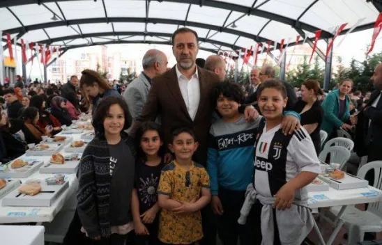 Başkan Yılmaz özel bireyler ve Sağlık çalışanları ile iftar yaptı