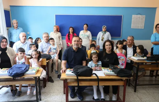 Depremzede Öğrencilerin Çanta ve Kırtasiye Malzemesi Başkan Yılmaz'dan