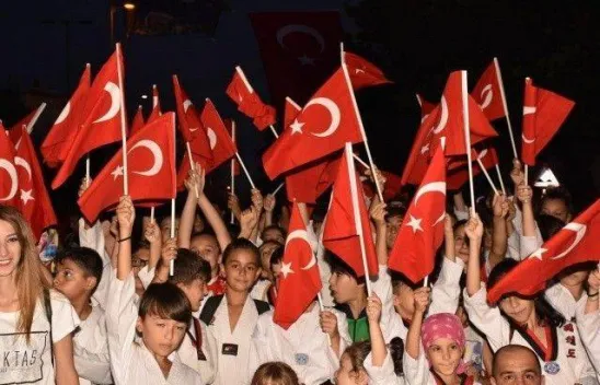 30 Ağustos coşkusu sokaklara taştı