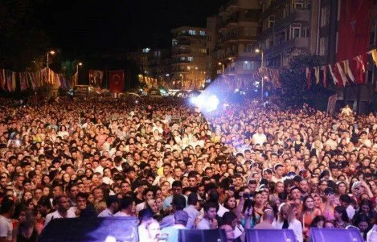 Ali Kınık ve Demet Akalın Coşturdu