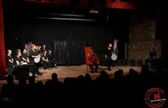 Tiyatro Salonu'nda dolu dolu kültür sanat