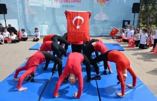 23 Nisan coşku içinde kutlandı