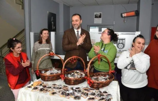 Özel Çocuklar Sevgi Kurabiyesi İkram Etti