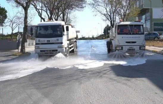 Belediye Ekipleri Caddeleri Dezenfekte Etti