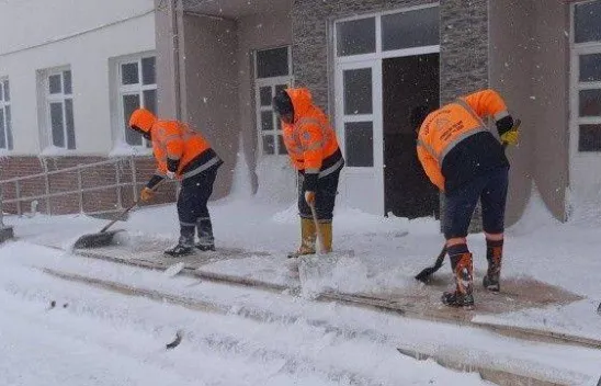 Okul Bahçeleri Öğrenciler İçin Temizlendi