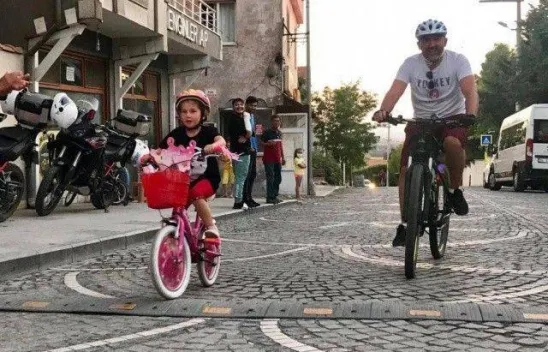 6 Yaşındaki Elif Duru Bisiklet Turuna Damgasını Vurdu