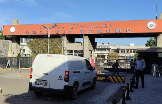 Cem Garipoğlu'nun ailesi, DNA örneği vermek için Adli Tıp'a geldi