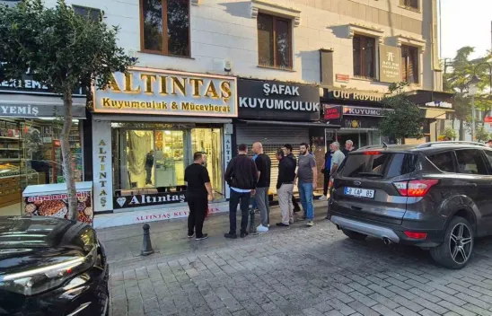 Silivri'de kuyumcu soygunu, 2 kilo altın çalındı