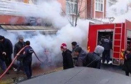 Silivri'de çıkan yangında işyeri kül oldu