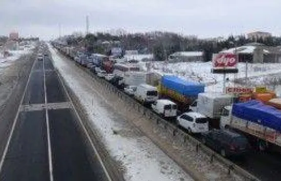 Selimpaşa Silivri E-5 karayolu kapandı