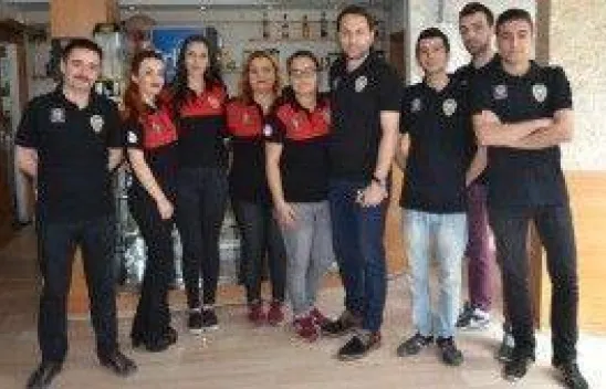 Polis kıyafetleriyle servis yapacaklar