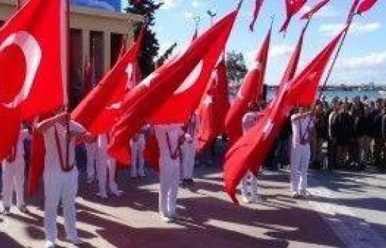 Silivri'de 29 Ekim kutlamaları çelenk sunma ile başladı