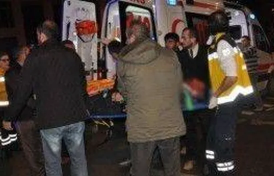 Adliye önünde kaza: 2 yaralı