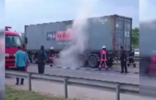 Balatalar ısınınca TIR'ın lastikleri yandı