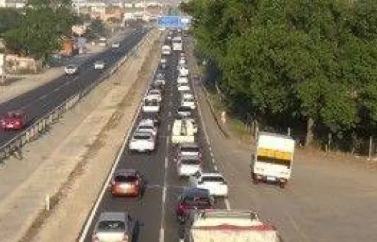 D100 Karayolunda trafik yoğunluğu