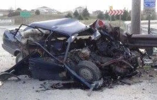 Bariyere ok gibi saplandı ! 1 Ağır yaralı