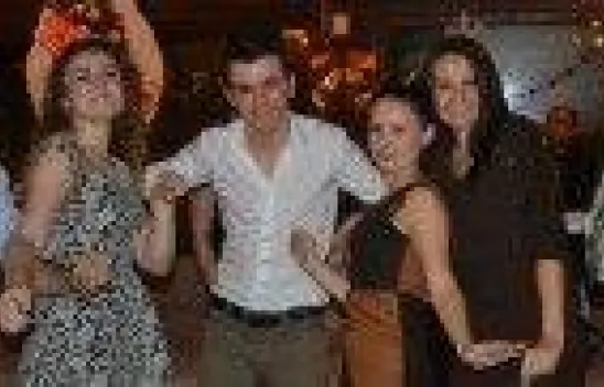 Elit dans geceye damgasını vurdu