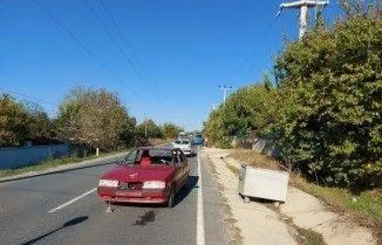 Yolun karşısına geçmek isteyen öğrenciye araba çarptı