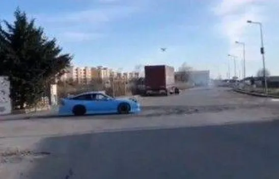 Spor arabayla drift yapan zanlı gözaltına alındı