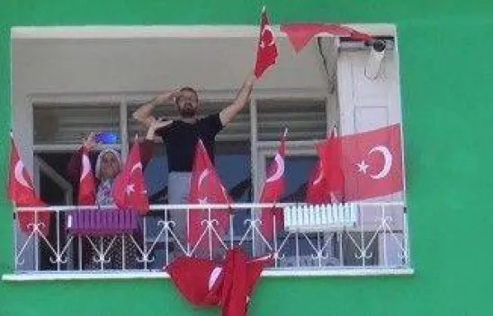 Silivri'de 23 Nisan coşkusu balkonlara sığdı