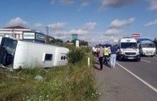 Değirmenköy'de işçi servisi devrildi: 10 yaralı