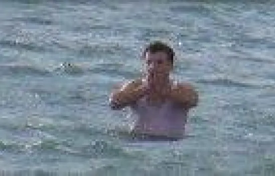 İstanbul kar esaretinde O denize girdi.