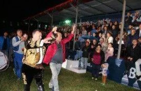 İş adamı Türköz'e coşkulu karşılama