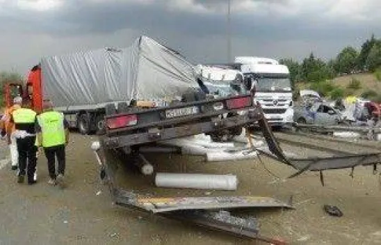 Tem Otoyolunu Kilitleyen Kaza