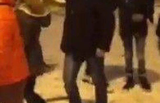 Yağan karın keyfini dans ederek çıkardılar