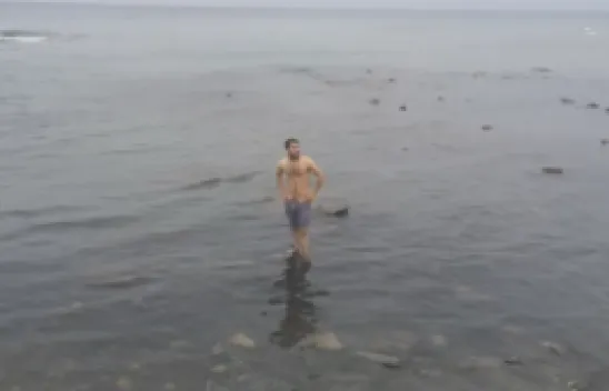 Buz gibi havada denize girdiler