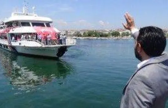 Gemilerle Yenikapı'ya Akın Ettiler