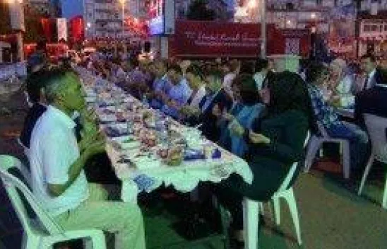 Binlerce kişi Silivri Sahilinde iftar açtı