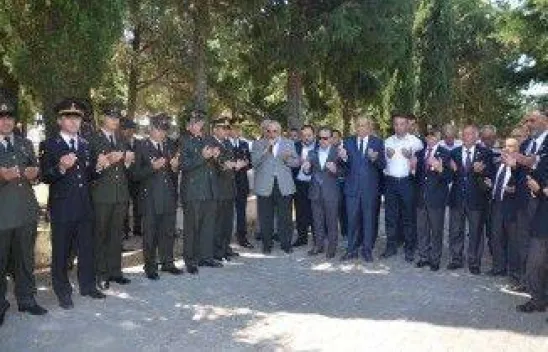 15 Temmuz etkinlikleri Şehitlik ziyareti ile başladı