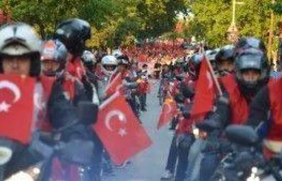 19 Mayıs coşkusu Fener alayı ile devam ediyor